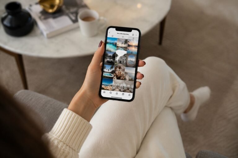 feed de Instagram com vida de luxo alimenta o desejo de comprar para não ficar para trás